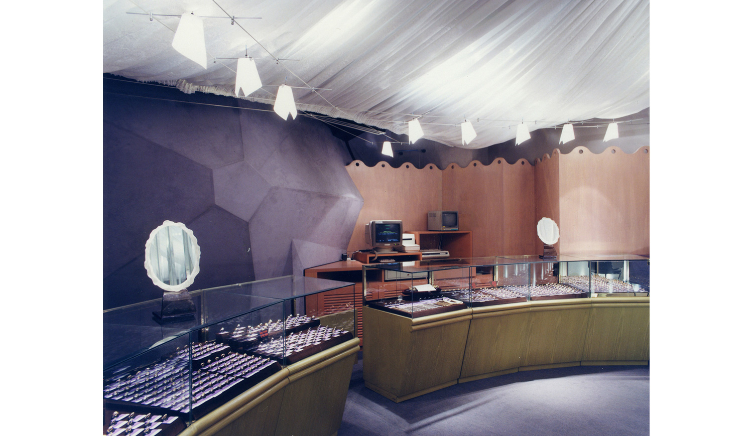 Jewelry & Accessory Shop